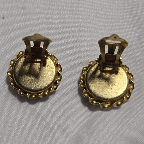 Floral Vintage Micro Mosaic Goldtone Clipon Earrings - Picture 4 of 6